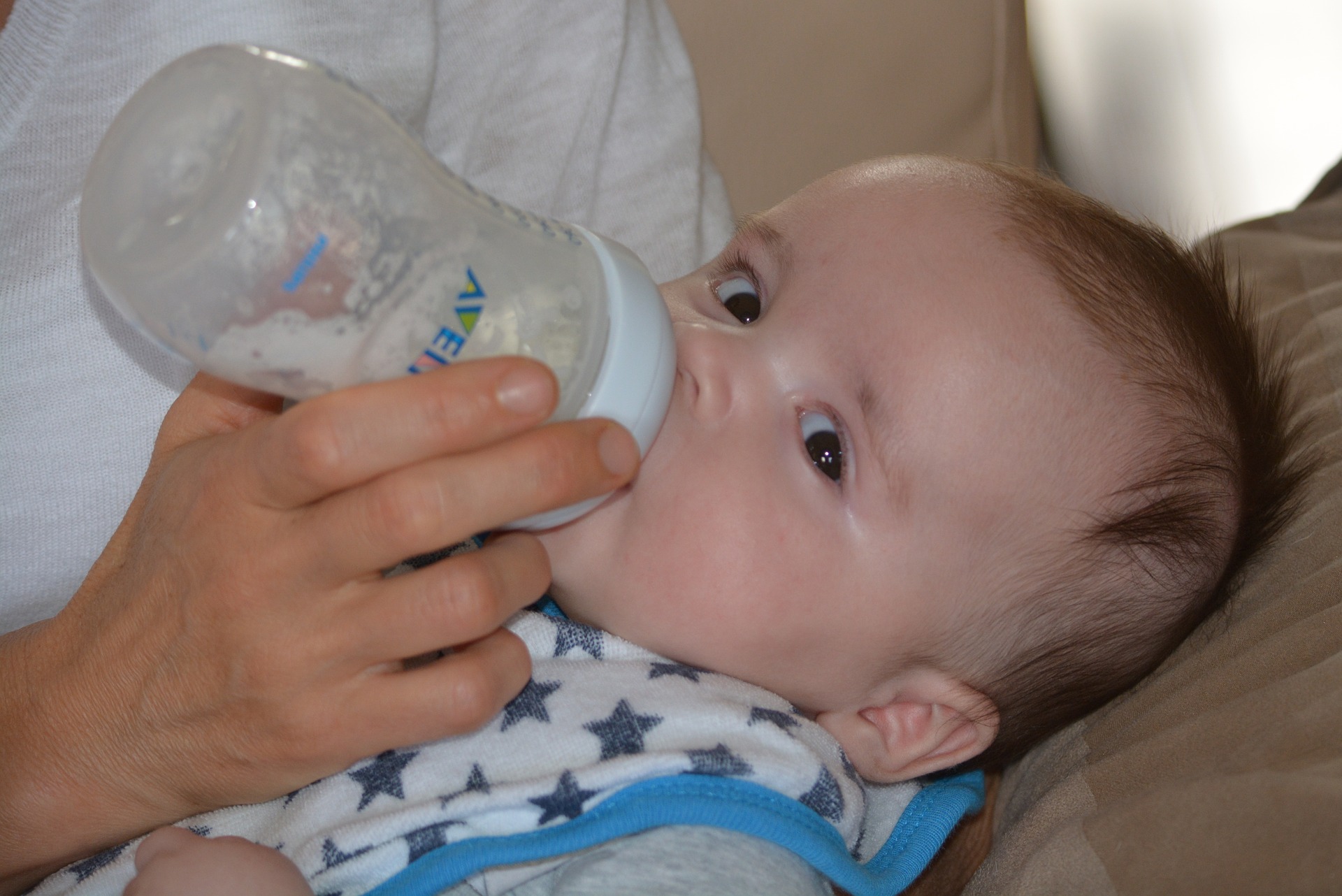Consejos prácticos si alimentas con al bebé con mamadera