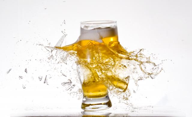 Alcohol y bebida energizante, un cóctel explosivo entre los jóvenes 