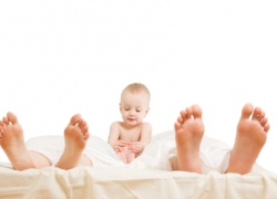 ¿Cómo preservar la intimidad de la pareja cuando el bebé aún duerme en nuestro cuarto?